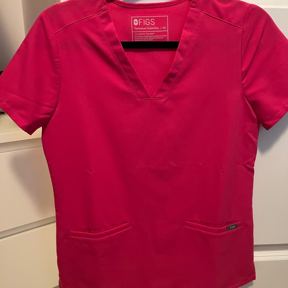 FIGS scrub top (Hot Pink)